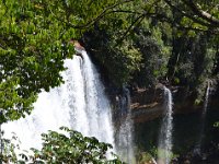 Ein Wasserfall, unscheinbar und versteckt, aber doch beeindruckend.