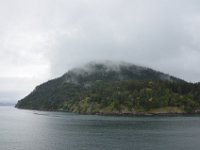 Neblige Inseln auf der Überfahrt.